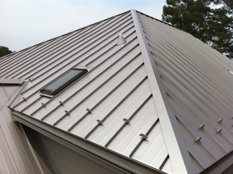 Top Pros and Cons of Choosing a Metal Roof for Your Building